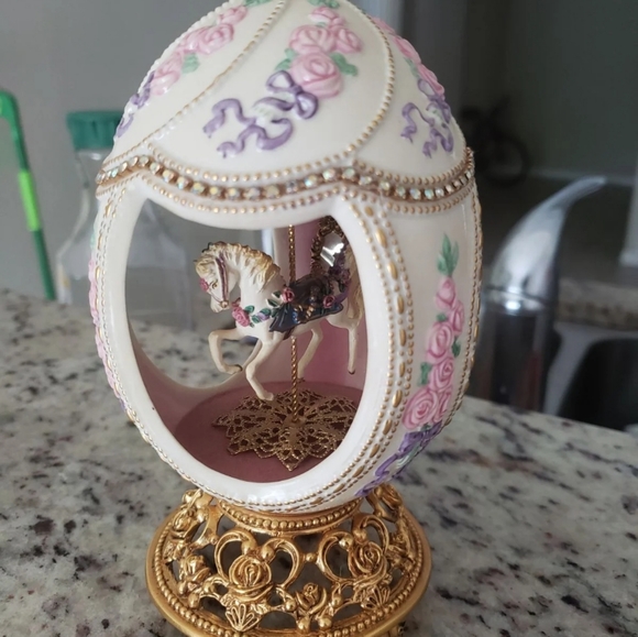 Selena Quintanilla Styled egg - Picture 2 of 6